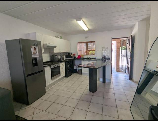 1 BEDROOM APARTMENT FOR SALE IN MORNINGSIDE